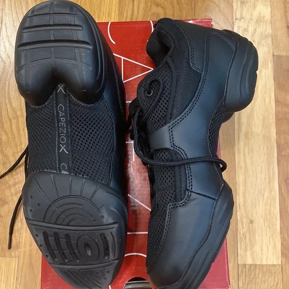Capezio dance shoes black size 9 worn once - Picture 5 of 5